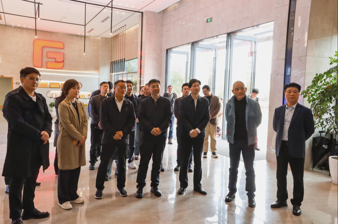 省发改委调研组一行在富春江光电车间考察现场
